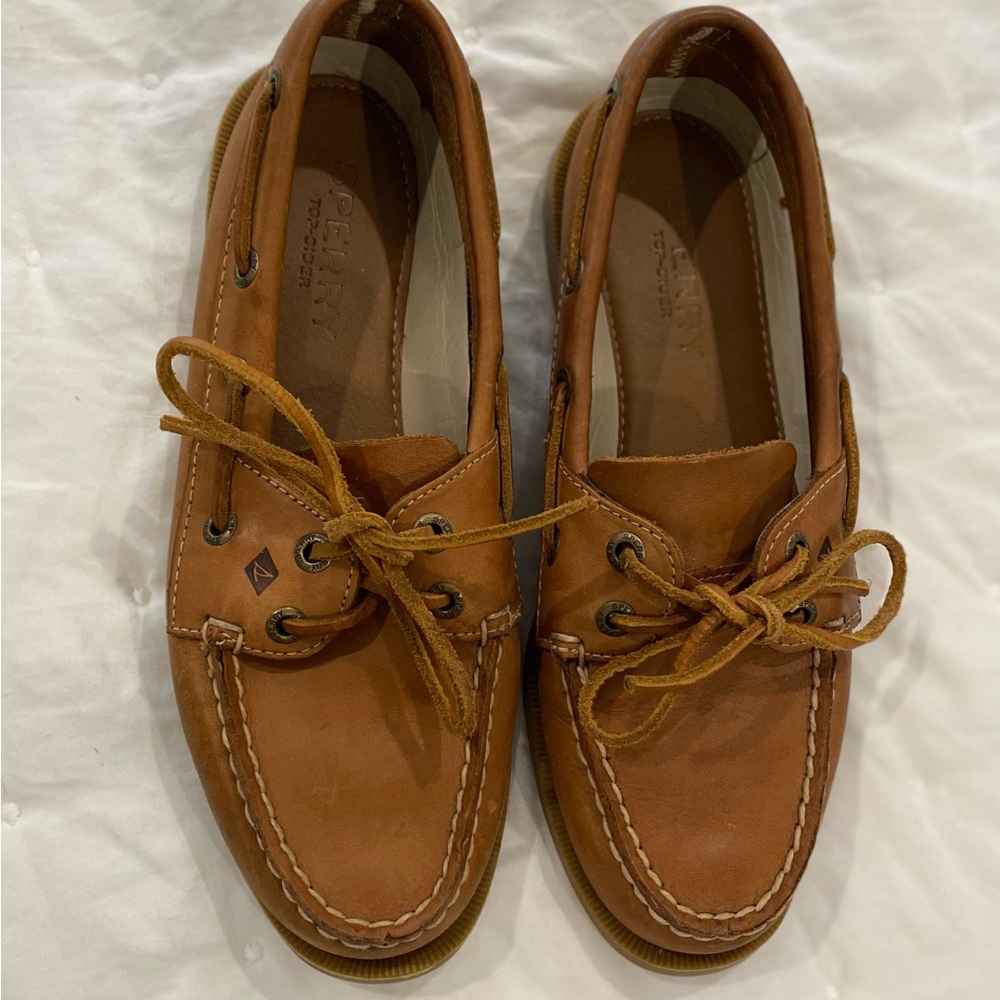 Sperry Brown Flats with Moccasin Stitching and Leather Laces
